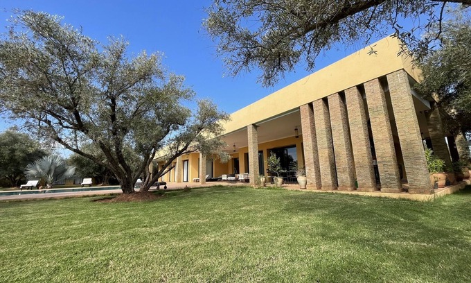 Oulad Hassoune Villa | Villa mit beheiztem Pool und Personal. 8 Personen, die Abhängigkeit (optional)