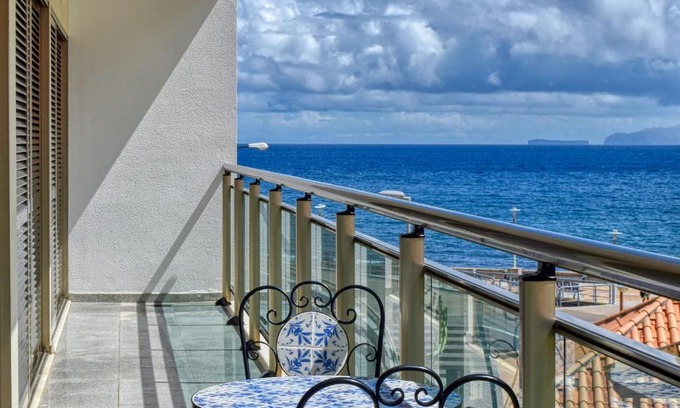 Machico Wohnung | Machico Beach, a Home in Madeira