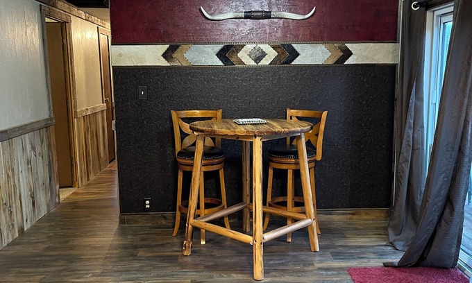 Mackay Kabine | Mackay Bunkhouse - Beautiful home with large deck right on the Big Lost River