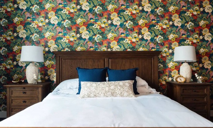 Five Points South Hotel | Madame Lou's Room at The Painted Lady! Pets Allowed, Free Parking!