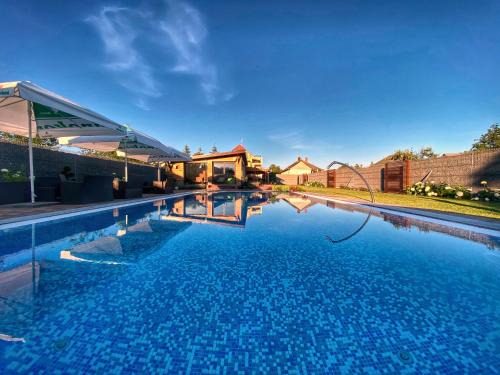 Kisvarda Bed & Breakfast | Madison Village