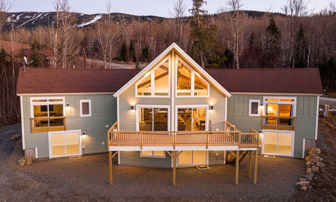 Rangeley Haus | Magalloway 57 is the largest rental home on Saddleback Mountain - 6 bedrooms, 5.5 bathrooms!