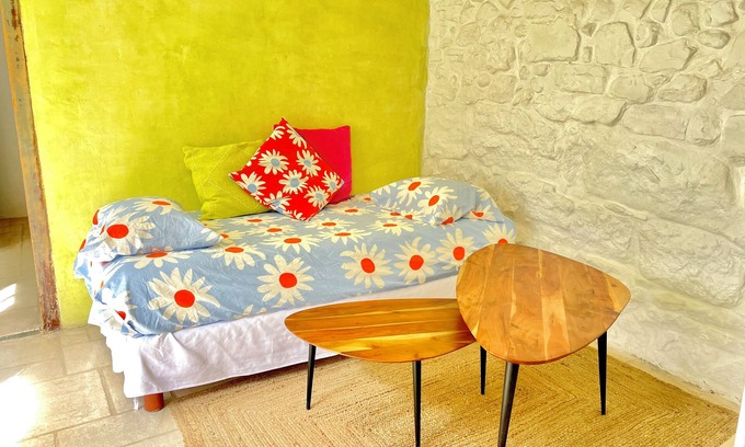 Rustrel Haus | Magenta - Gîte in a 5000 M2 estate at the foot of the Colorado mountains