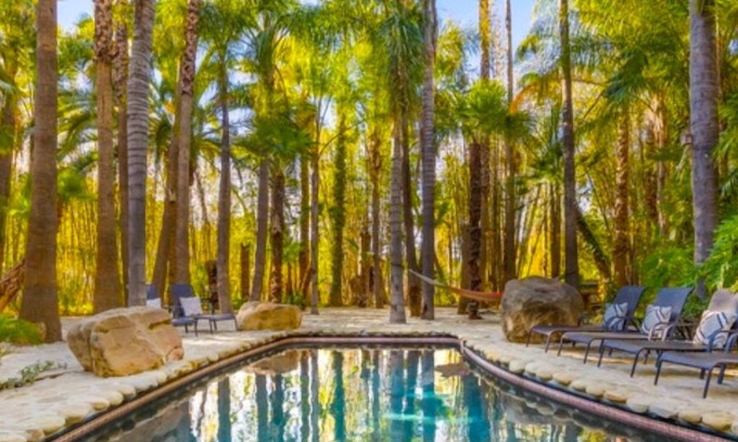Ojai Haus | Magical Tropical Lodge & Lagoon mit 4 Kaminen 2 Jungle Spas und 5 Schlafzimmer