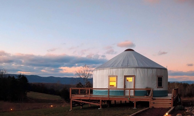 Luray Kabine | Magical-Upscale-Yurt-View-Private-Hot tub-Fire Pit-Near SNP & River