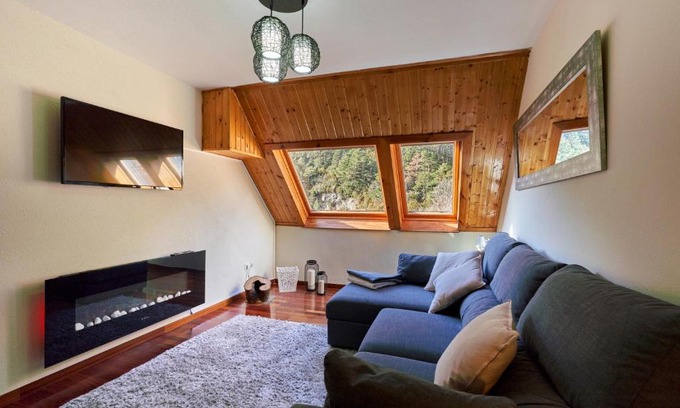 Canfranc-Estacion Wohnung | Magnífico Ático Duplex con vistas a la montaña