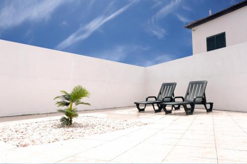 Ponta Delgada Haus | Magnólia - Casa com dois quartos junto ao mar - Renovada em 2023