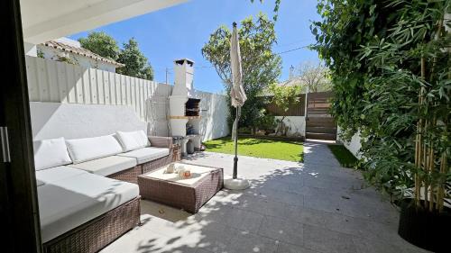Sesmarias Wohnung | Magnific Studio with a cozy garden, 5 minutes to the beach