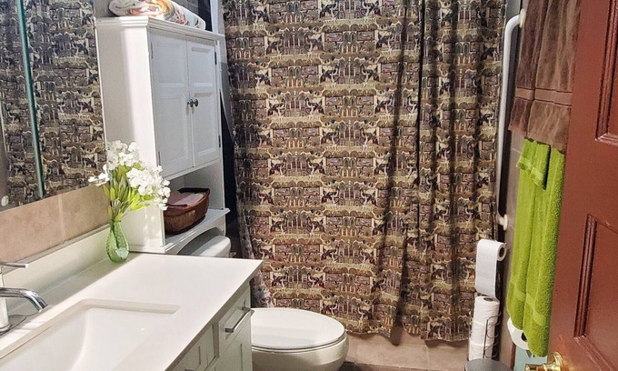 Near Eastside Haus | Magnificent 2 Bedroom, Loft Close to Downtown Duplex