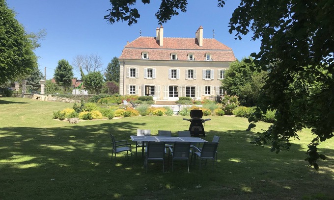 Authume Haus | Magnificent family property with swimming pool in Burgundy Franche-Comté