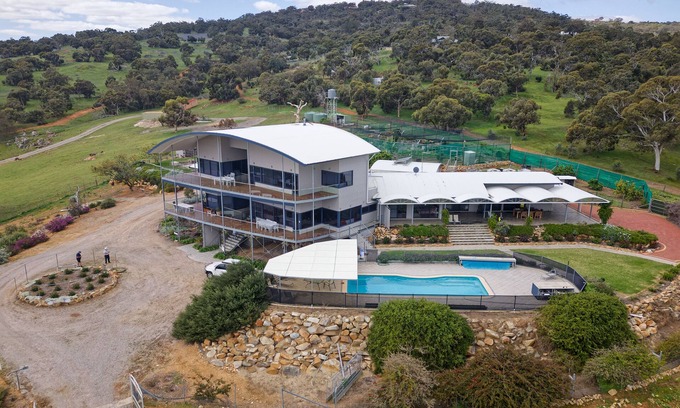 Baskerville Haus | Magnificient Four Bedroom Home, Amazing Views