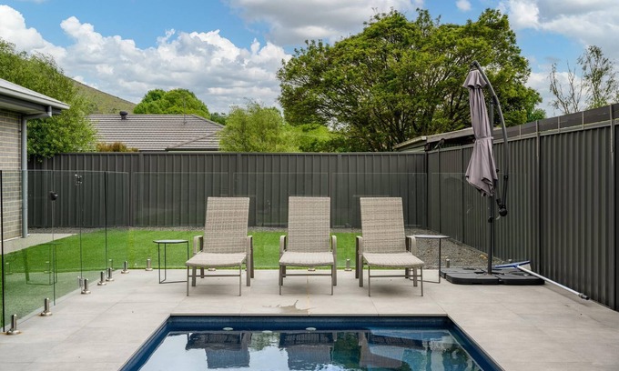 Porepunkah Haus | Magnolia on Monash - This unique modern home offers the perfect space for your holiday experience. Fit for families or groups of friends wanting to bask in all that the property and our region has to offer.