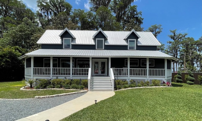 Melrose Haus | Magnolia Pointe Lakehouse on Lake Santa Fe in Melrose, FL LAKEFRONT PROPERTY!!