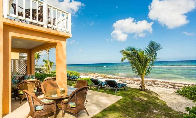 North Side Villa | Mahagoni Punkt 5: 3 BR / 3 BA Villa in North Side, 6 Personen