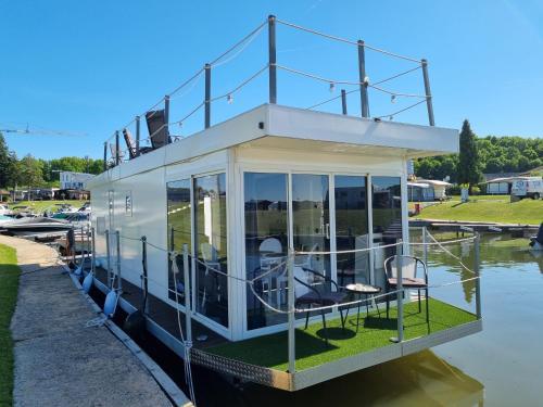 Bischberg Bootsverleih | Main Hausboot Lore in der Marina Trosdorf bei Bamberg