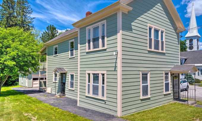 Colebrook Wohnung | NEW! Main Street Colebrook Apartment on River Walk