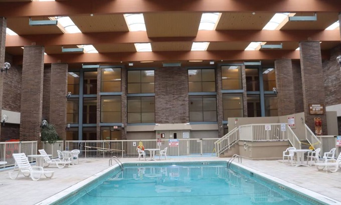 Lansing Hotel | MainStay Suites Lansing West