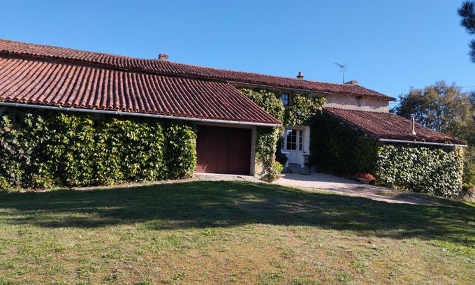 Clesse Haus | Maison au calme avec vue étang