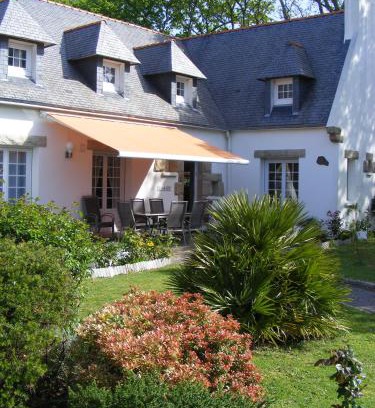 Pont-l'Abbe Haus | Maison classée 3 étoiles, grand jardin clos au calme Proche centre ville, 10 min des plages