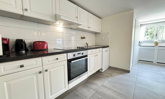 Chelles Wohnung | Maison Confortable Avec Jardin à 15 min de Paris et 20 min de Disney