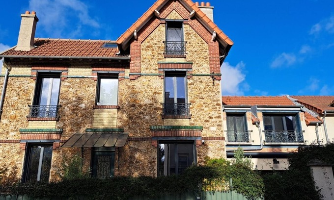 Puteaux Haus | Maison de Caractère, 5 Chambres, au Calme à 10minutes de Paris