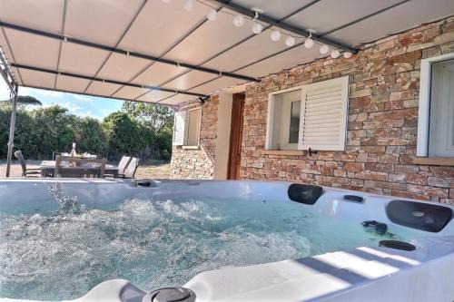 Le Luc Haus | Maison du sud avec jacuzzi