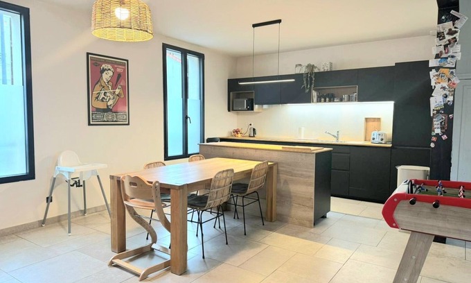 Neuilly-Plaisance Haus | Maison Familiale Grand Jardin,8 Couchages Proche Paris/disney. Animaux Acceptés