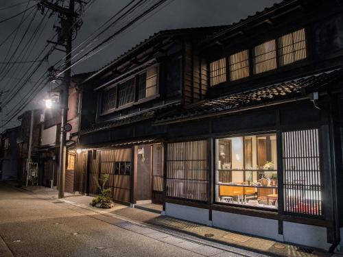 Higashiyama Higashi Chaya District Hotel | Maki No Oto Kanazawa