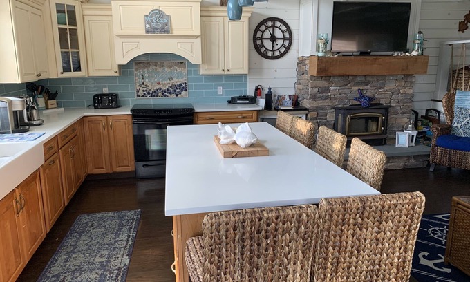 Ocean Beach Haus | Making Summer Memories in Ocean Beach, Fire Island at Squid Lips Cabana