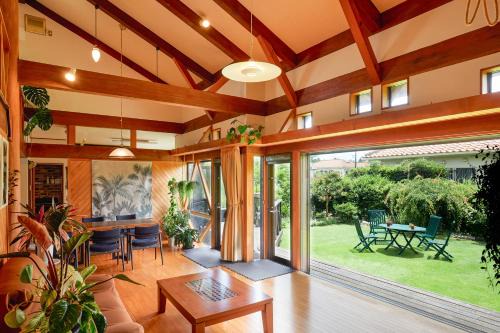 Isumi Haus | Malama Monstera 6名 BBQ ペット可 ビーチ ゴルフ 芝生の庭 観葉植物 リラックス