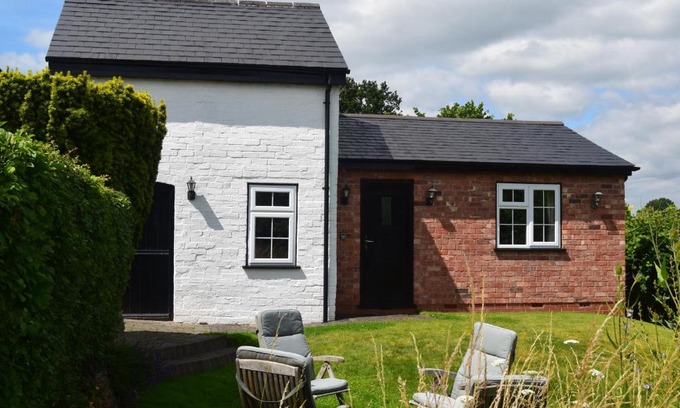 Malvern Haus | Malvern Stables