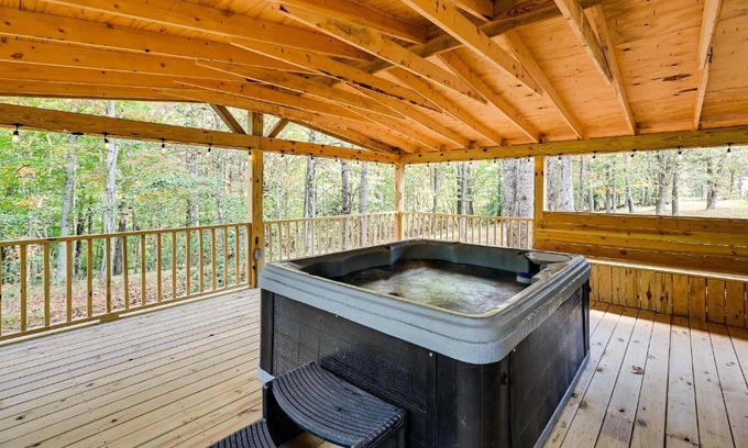 Mammoth Cave Haus | Mammoth Cave Cabin with Fire Pit - 3 Mi to Lake!