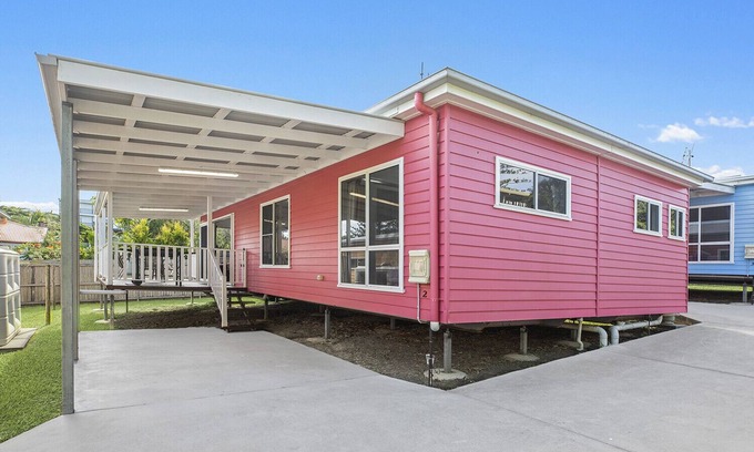 Mid North Coast Waterfront Haus | MANA, part of the Ohana Surf Bungalows (<5 minute walk to beach and shops).