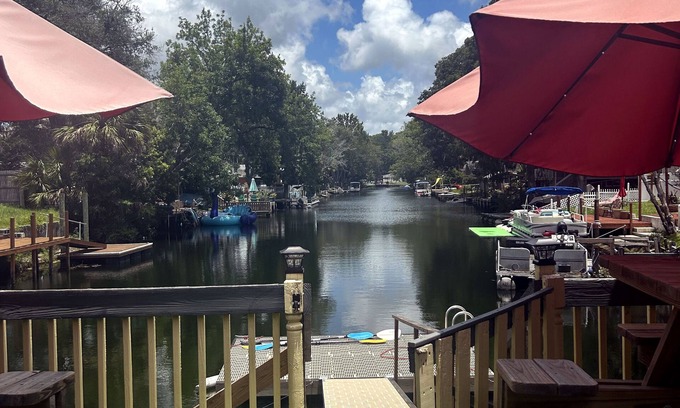 Weeki Wachee Gardens Haus | Manatee Corner - 7 min Paddle to Main River