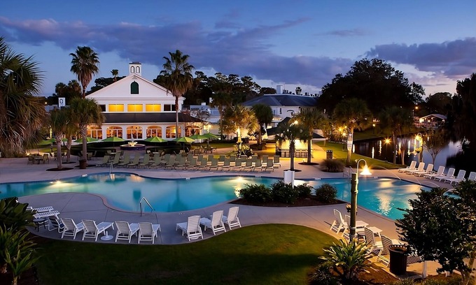 Crystal River Haus | Manatee Encounter! Near Three Sister Springs! Free Parking, Pool!