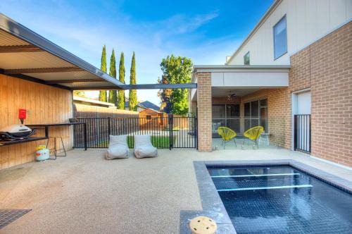 Echuca Haus | Mandel on High - Echuca Holiday Homes