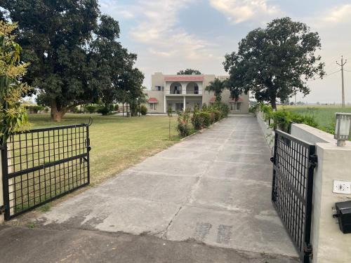 Sri Hargobindpur Haus | Mango Grove Farm