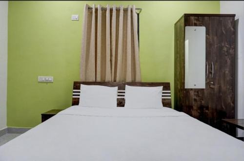 Pune Kabine | Mango tree lodging