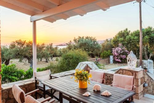 Riglia Wohnung | Mani's Aura Seaside-Spacious Summer Retreat