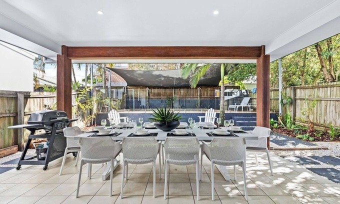 Manly Haus | Manly Oasis 5bd - 3 King beds, Pool, BBq
