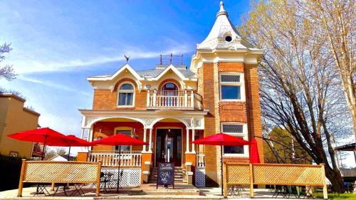 Mauricie Bed & Breakfast | Manoir Des Curiosits