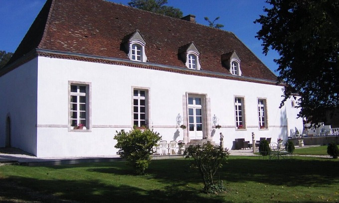 Gerland Haus | Small Manor House with pool near to legendary Nuits St Georges