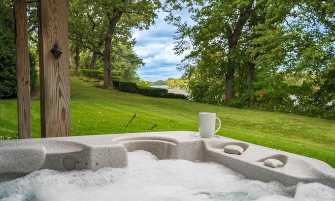 Champlin Haus | Manor on the River/Hot Tub/Pontoon/Jet Ski
