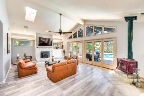 Placerville Haus | Mansion, Pool, Game Room