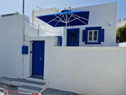 Kamari Haus | Maraki's Little House Santorini