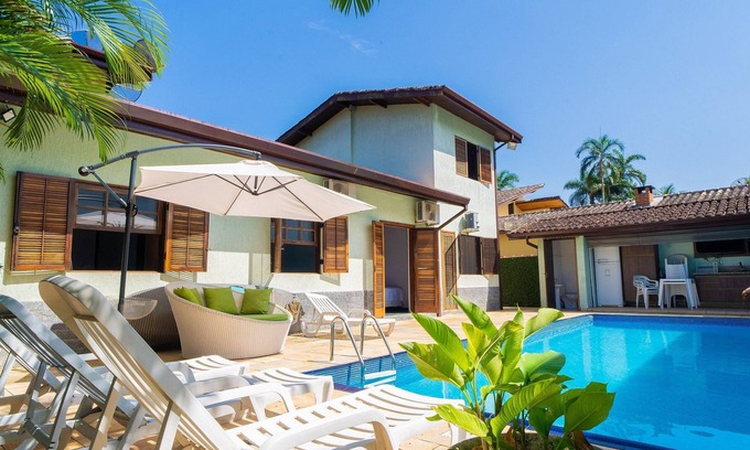 Horto Villa | Maravilhosa casa com piscina em Ubatuba