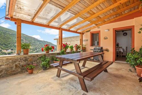 Livadia Haus | Maria's House with View in Kambos
