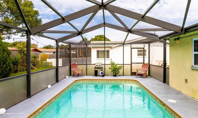 The Lakes Haus | Marlin's Palm Oasis - Beach House, Amazing Pool, BBQ Area