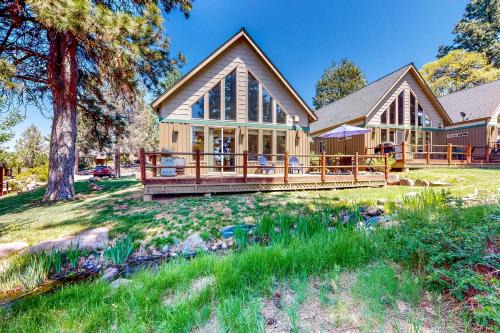 Klamath Falls Haus | Marsh Hawk Cabin