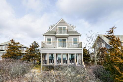 Brant Rock Haus | Marshfield Home with 4 Decks and Private Beach Access!